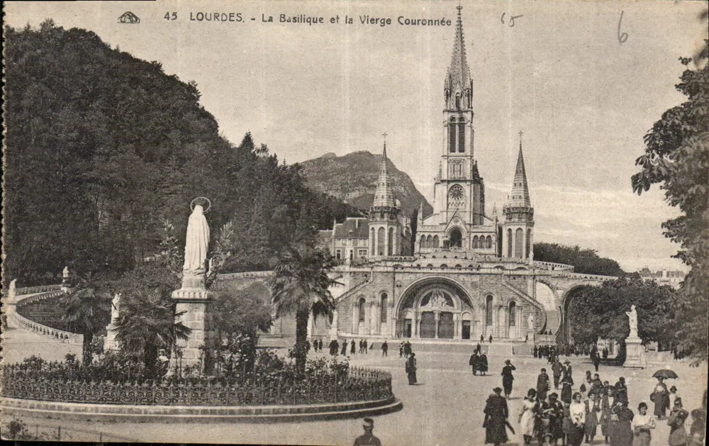 Lourdes - Die Basilika und die gekrönte Jungfrau — n° 45 - Vorderseite