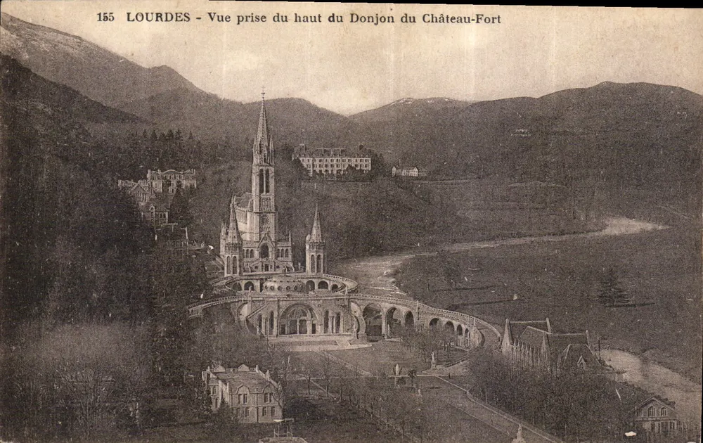 Lourdes — Ansicht vom Gipfel der Burgbastion - Vorderseite