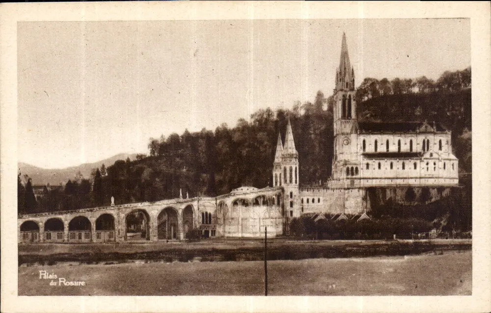 Lourdes - O Palácio do Rosário — vista lateral — Edição do Palácio do Rosário - Frente