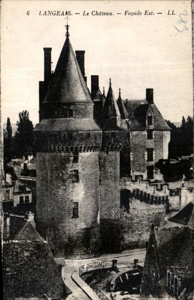 Langeais — O Castelo — Fachada Leste — LL - Frente
