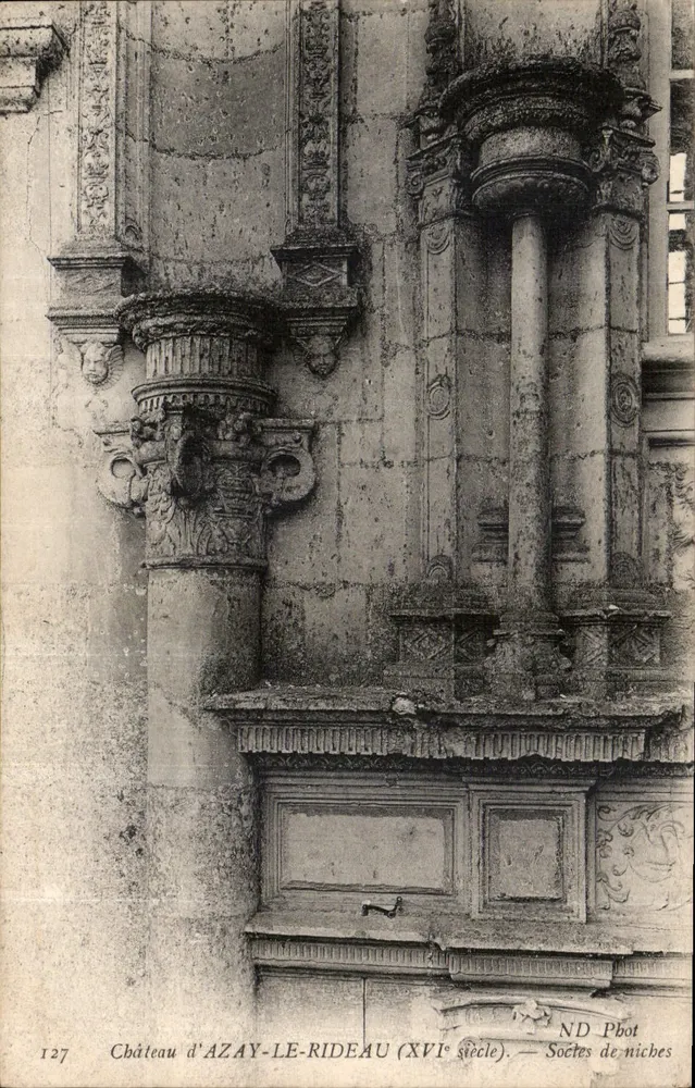 Castelo de AZAY-LE-RIDEAU (século XVI) — Socles de niches — ND Pbot - Frente