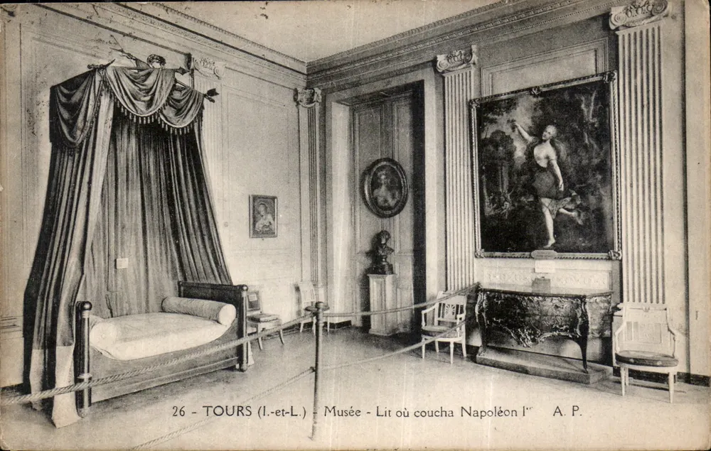Tours (Indre-et-Loire) - Museum - Bett, auf dem Napoleon I geschlafen hat - A.P. - Vorderseite