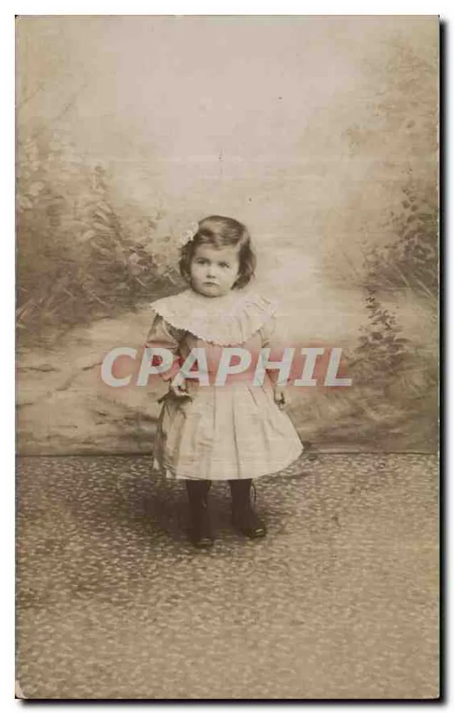 Menina pequena com saia com jabot — estúdio fotográfico — Sociedade Lumière, Lyon - Frente
