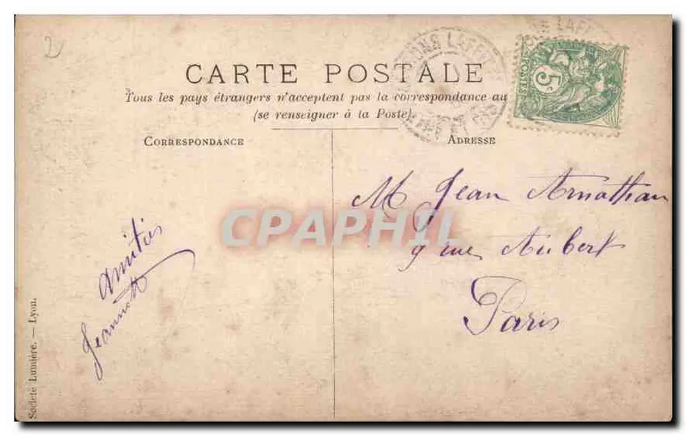 Menina pequena com saia com jabot — estúdio fotográfico — Sociedade Lumière, Lyon - Verso
