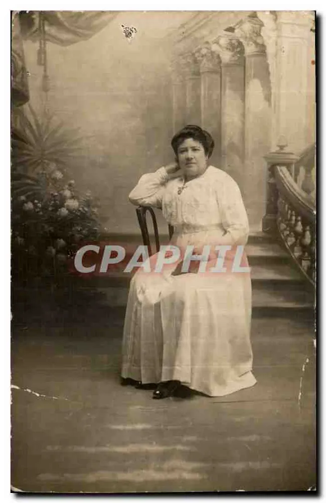 Mulher em vestido branco — estúdio — R. Guiffennot, Bœspüng et C°, Paris - Frente