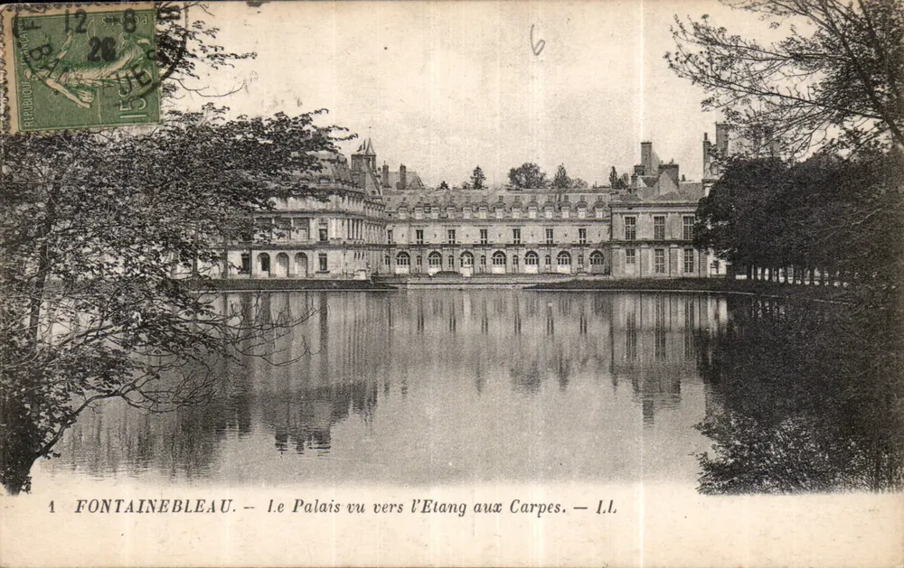 Fontainebleau — Das Schloss gesehen in Richtung des Karpfen-Teichs — I.I. - Vorderseite