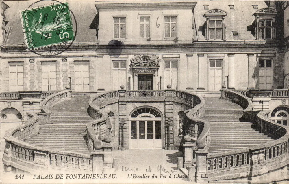 Schloss Fontainebleau — Die Eisenpferdestiege — LL - Vorderseite