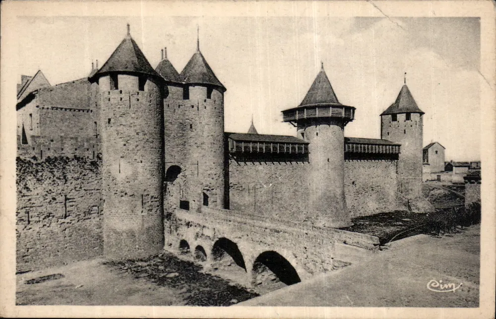 Cidade de Carcassonne — O Castelo Comtal — Corbier Imprimeur - Frente