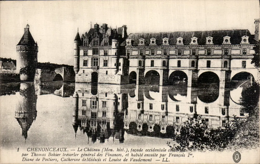 Chenonceaux — Das Schloss (Mon. hist.), westliche Fassade gebaut von Thomas Bohier, Generaltreasurer der Finanzen, und später bewohnt von François Ier, Diane de Poitiers, Catherine de Médicis und Louise de Vaudemont — LL - Vorderseite