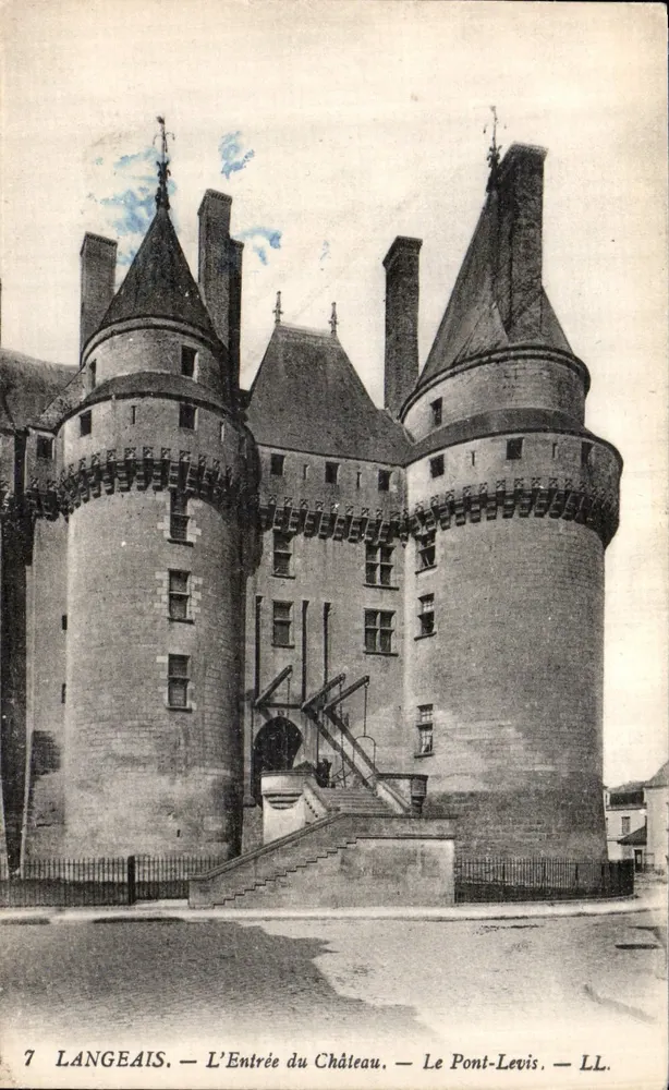 Langeais — Der Eingang zum Schloss — Der Pont-Levis — LL. - Vorderseite