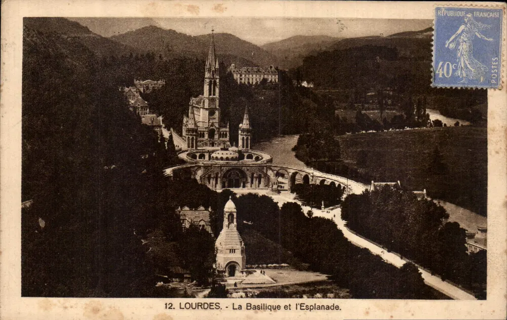 Lourdes - A Basílica e a Esplanada — n°12, editor não visível - Frente
