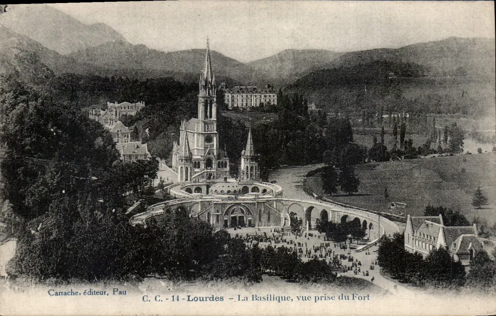 Lourdes — Die Basilika, Ansicht vom Fort — Carrache, Verlag, Pau, C.C.-14 - Vorderseite