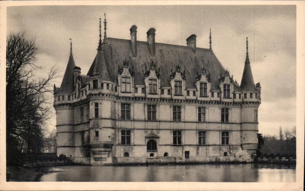 Schloss d'Azay-le-Rideau — Westseite — Serv. Commercial Monuments Historiques, Paris - Vorderseite