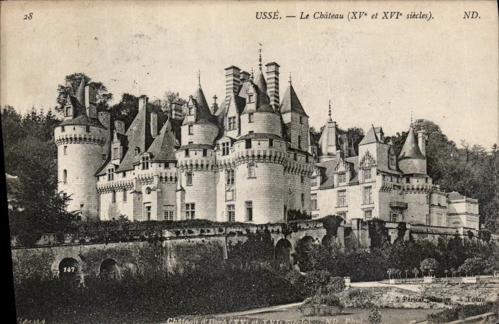 Ussé — O Castelo (séculos XV e XVI) — Péricat, Nantes — Tours - Frente
