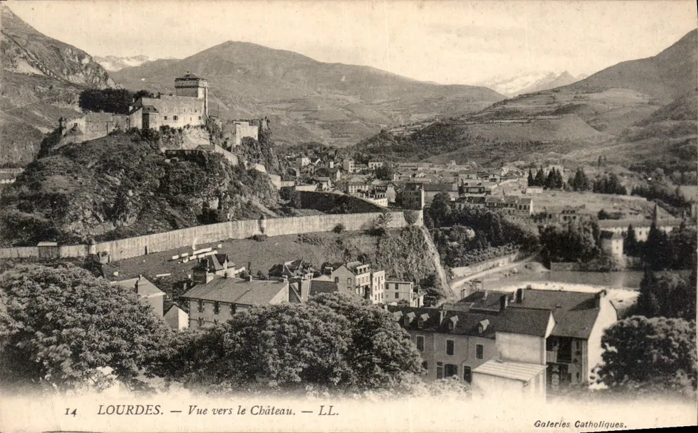 Lourdes — Vista em direção ao Castelo — Galeries Catholiques, n°14 - Frente