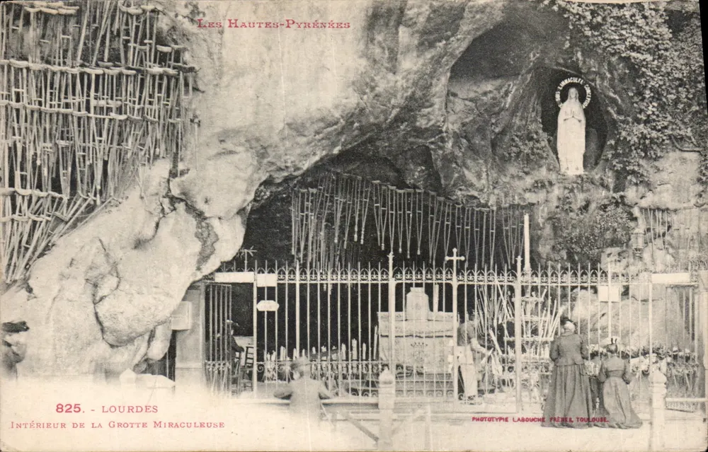 Lourdes — Innenansicht der Wundergrotte — Phototype Labouche Frères Toulouse - Vorderseite