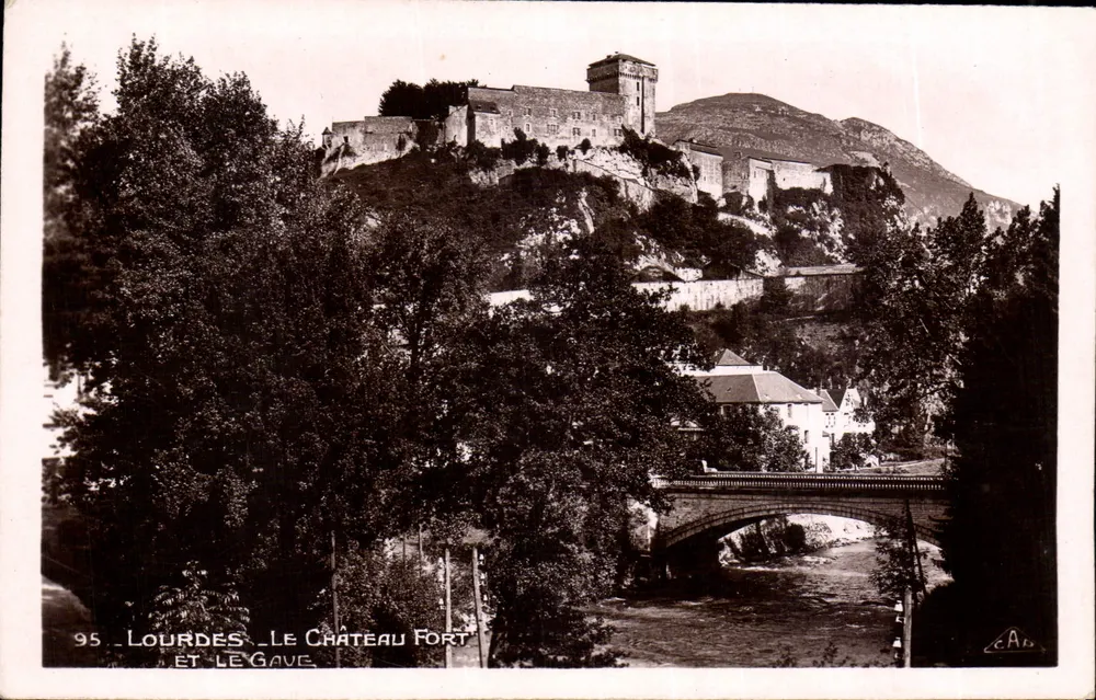 Lourdes — Das Schloss und der Gave — Verlag C.A.P. Straßburg - Vorderseite