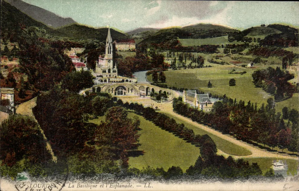Lourdes — A Basílica e a Esplanada — LL. - Frente