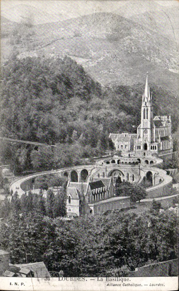Lourdes — A Basílica — Aliança Católica - Frente