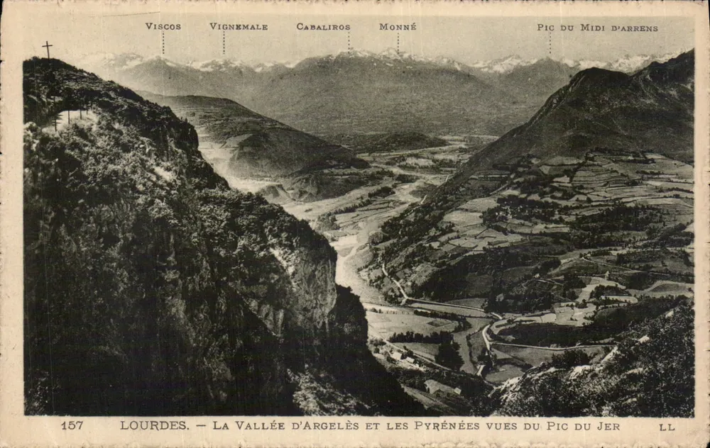 Lourdes — Blick auf das Tal Argelès und die Pyrenäen vom Pic du Jer — Arteligne-Ausgabe, Néral Moderne, Lourdes, Nr. 157 - Vorderseite