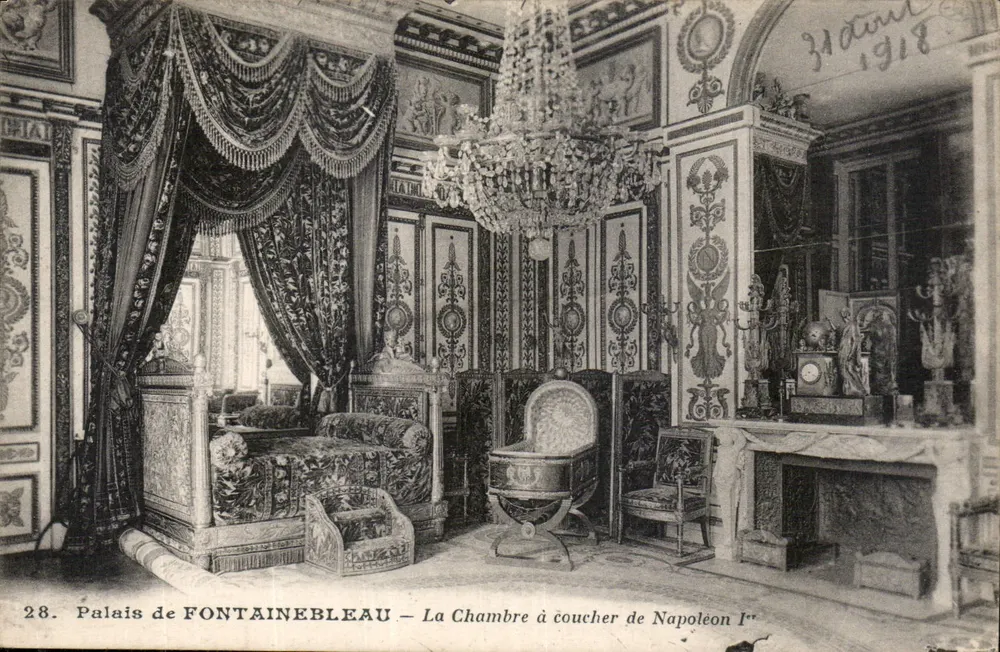 Schloss FONTAINEBLEAU — Das Schlafzimmer von Napoleon I - Vorderseite