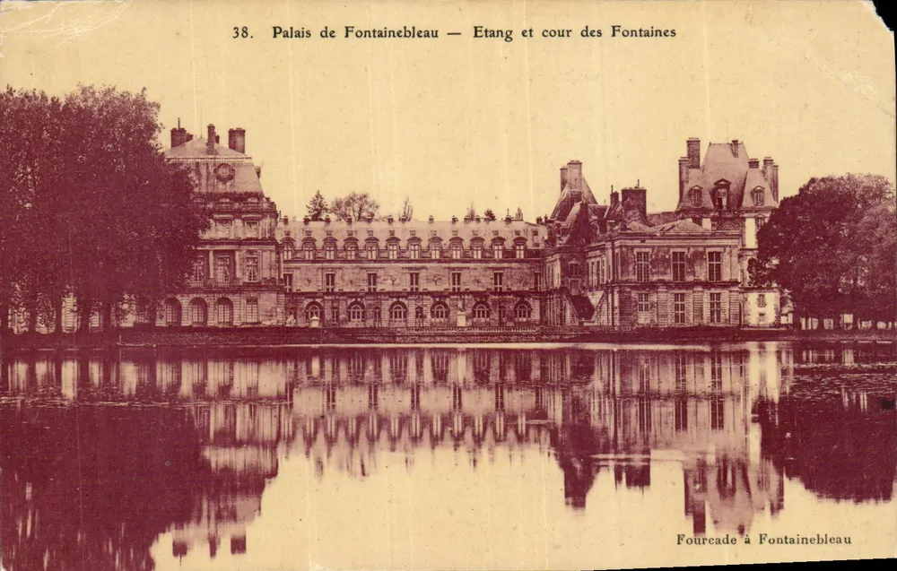 Palast von Fontainebleau — Teich und Hof der Fontaines — Fourcade in Fontainebleau - Vorderseite