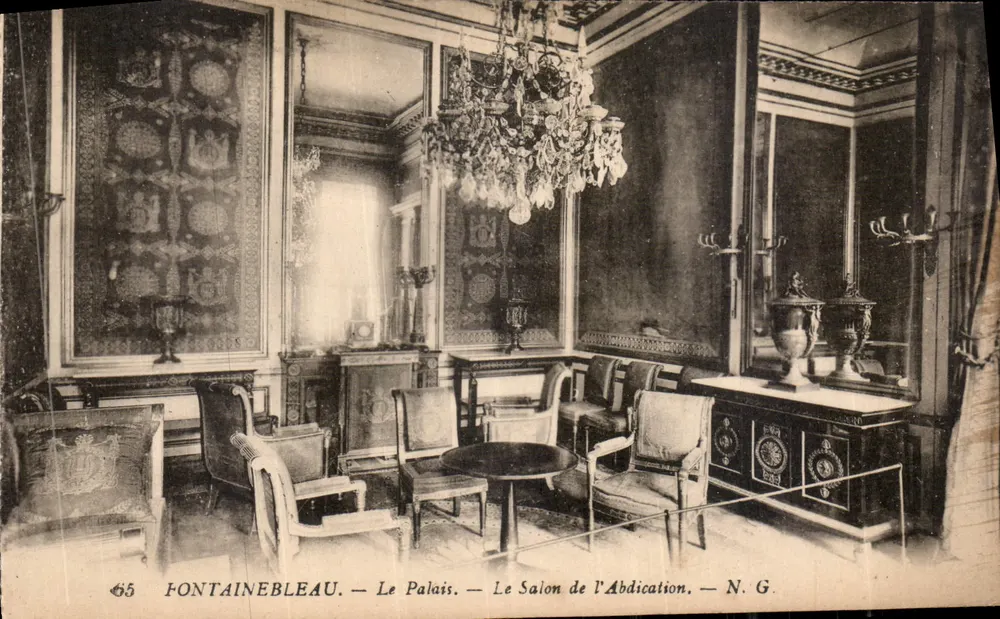 Fontainebleau — O Palácio — O Salão da Abdicação — N.G. - Frente
