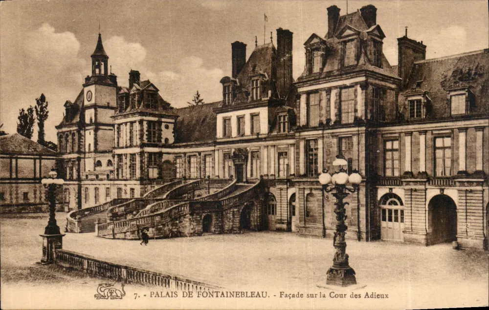 Palast von Fontainebleau — Fassade zum Cour des Adieux — n°7 - Vorderseite