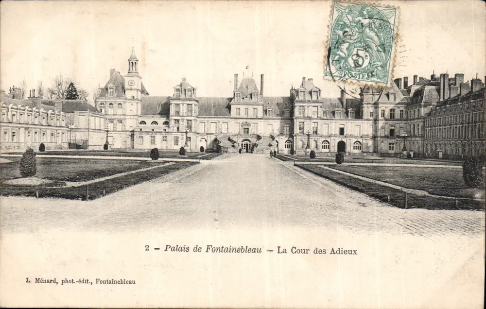 Palais de Fontainebleau — La Cour des Adieux — L. Ménard, Fotografie-Verlag, Fontainebleau - Vorderseite