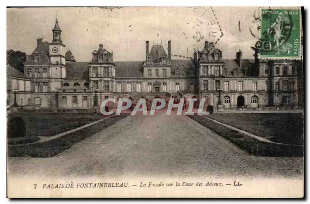 Schloss Fontainebleau — Die Fassade über die Cour des Aîneux — LL - Vorderseite
