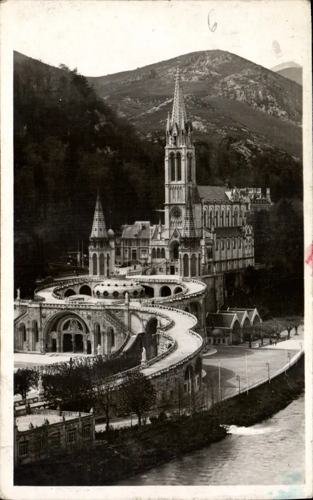 Die Basilika und der Gave in Lourdes — Edition P. DOUCET Lourdes - Vorderseite