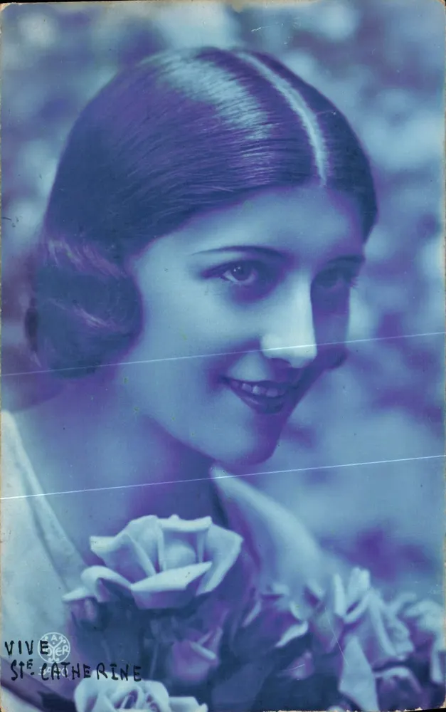 Retrato de mulher sorridente — com rosa — texto 'VIVE STE CATHERINE' — editor desconhecido - Frente