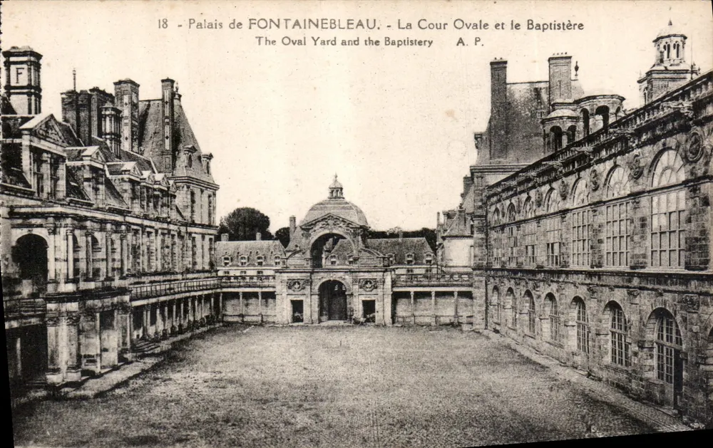 Schloss FONTAINEBLEAU — Die Ovalhalle und der Baptisterium — A. P. - Vorderseite