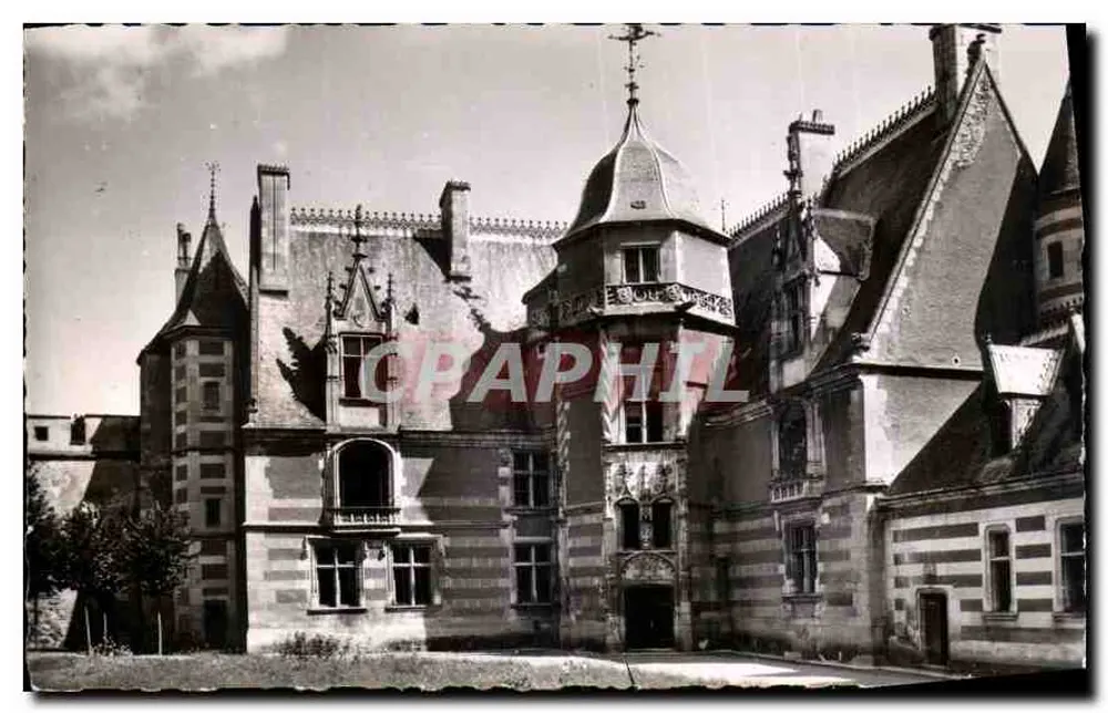 Schloss Ainay-le-Vieil (Cher) — Fassade zum Cour — Edition Studio J. Desfontaine, St-Amand (Cher) - Vorderseite