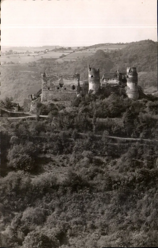 चाटो-रोशेट — पहाड़ पर अवशेष — आर्ट मार्टेल प्रकाशन, पेरिस, क्रमांक I.B. 4155 - आगे