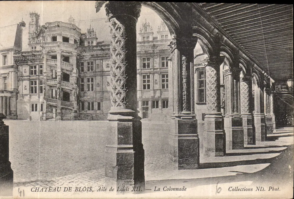 Schloss Blois, Flügel von Ludwig XII — Die Säulenreihe — Sammlung ND. Phot. - Vorderseite