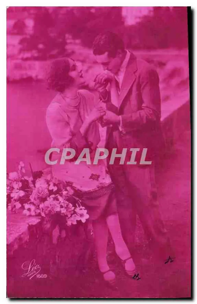Casal abraçado — cena romântica — editor Lévi, n° 1583 - Frente