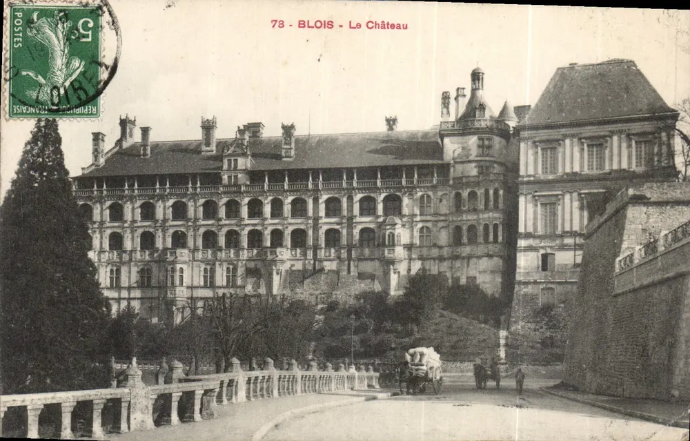 Blois - O Castelo — vista do castelo na margem, editor não identificado, número de série 73 - Frente