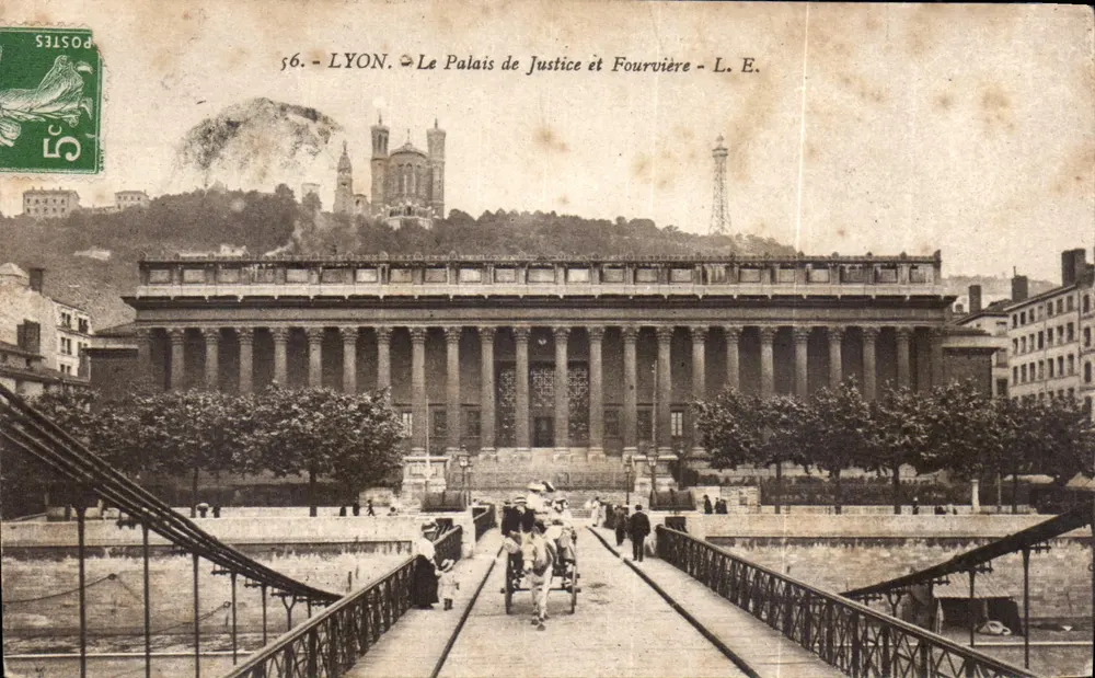 LYON — O Palácio de Justiça e Fourvière — L. E. - Frente