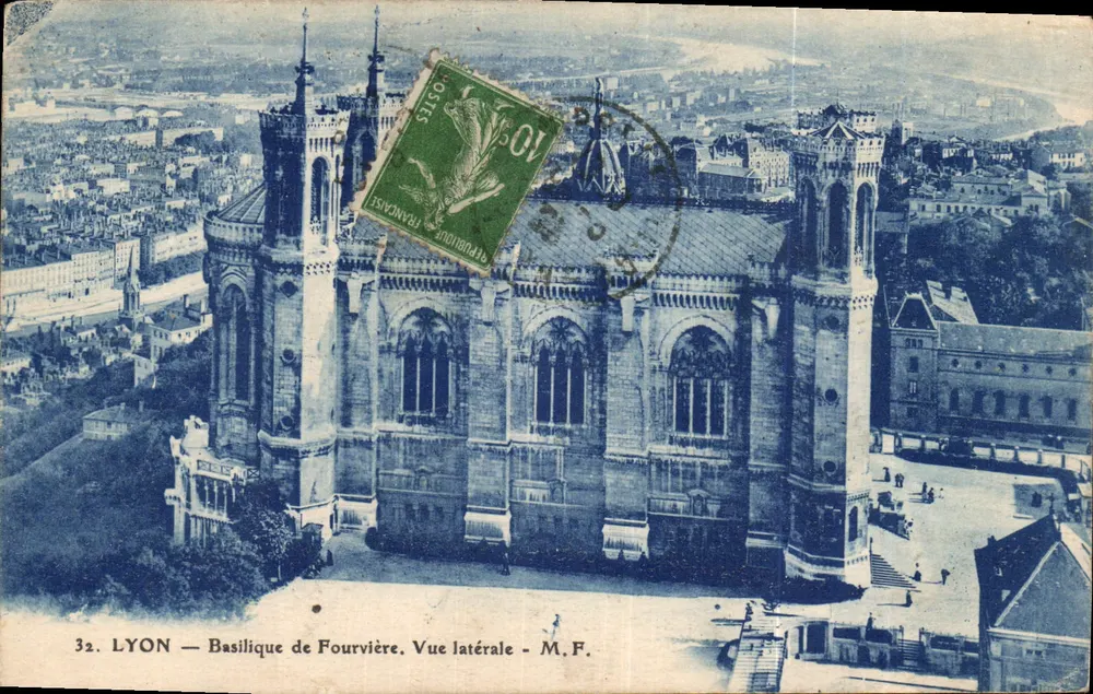 LYON — Basílica de Fourvière. Vista lateral — M.F. - Frente