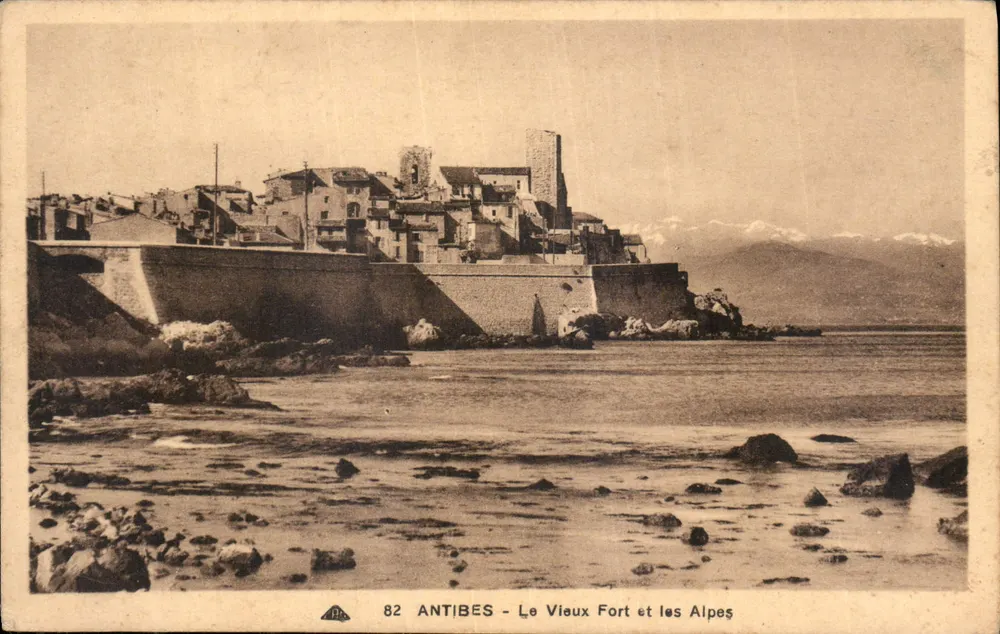 Antibes - Das Alte Fort und die Alpen — Edition Les Arts Macé, 2, Place Macé, Antibes - Vorderseite
