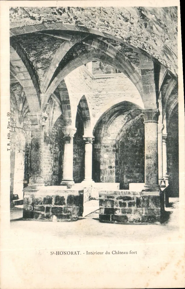St-Honorat - Interior do Castelo-forte — T. B. édit. Nice - 90 - Frente