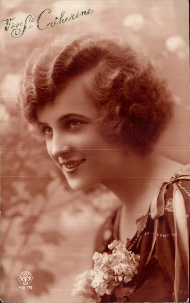 Mulher sorridente — retrato em sépia — Noyer 4879 - Frente