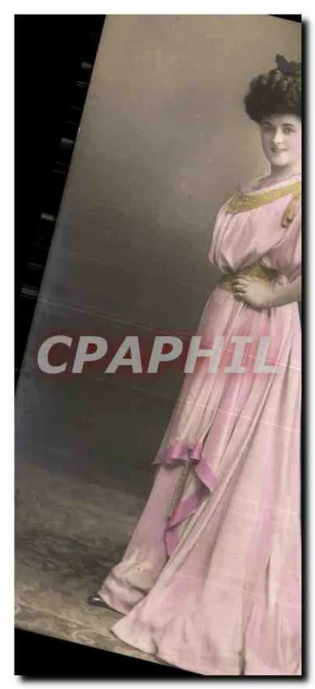 Młoda kobieta w różowej sukni — epoka 1900 — nieznany wydawca - Awers
