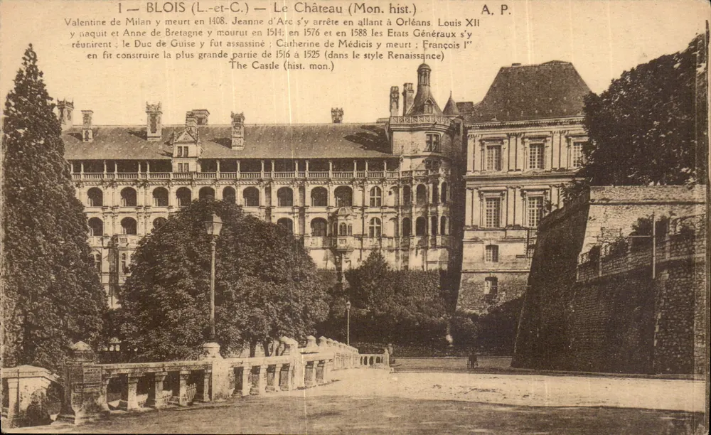 Blois (Loir-et-Cher) — O Castelo (Monumento Histórico) — A. P. - Frente