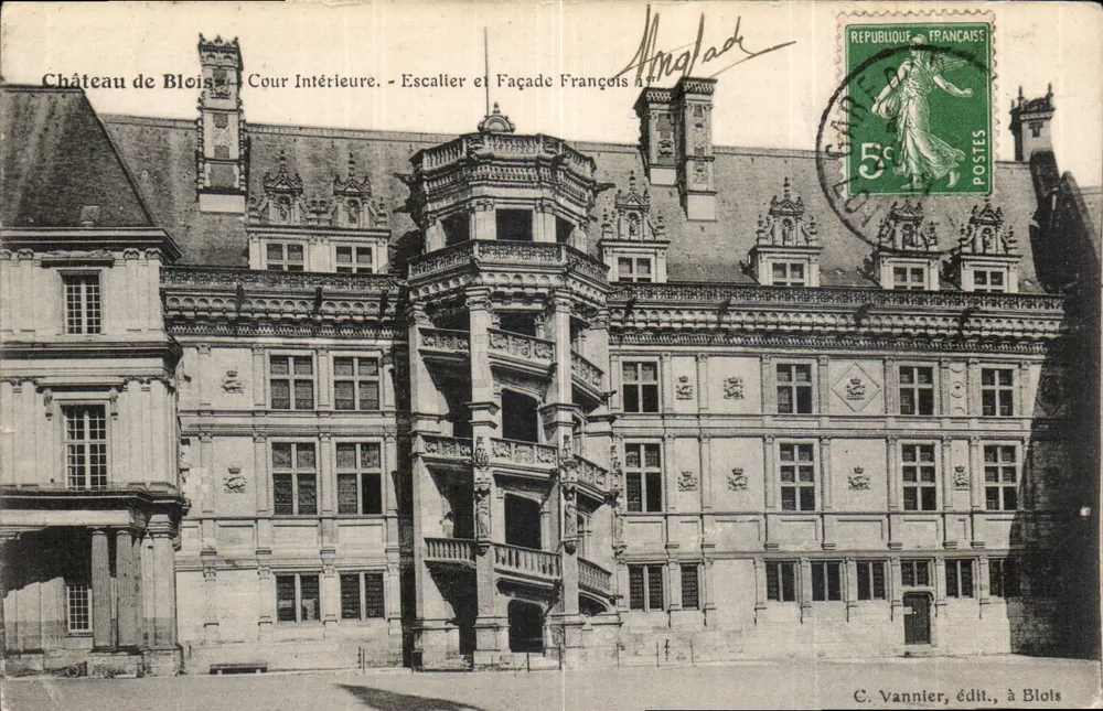 Schloss Blois — Innenhof. - Treppenhaus und französische Fassade in Blois — C. Vannier, Verlag, in Blois - Vorderseite