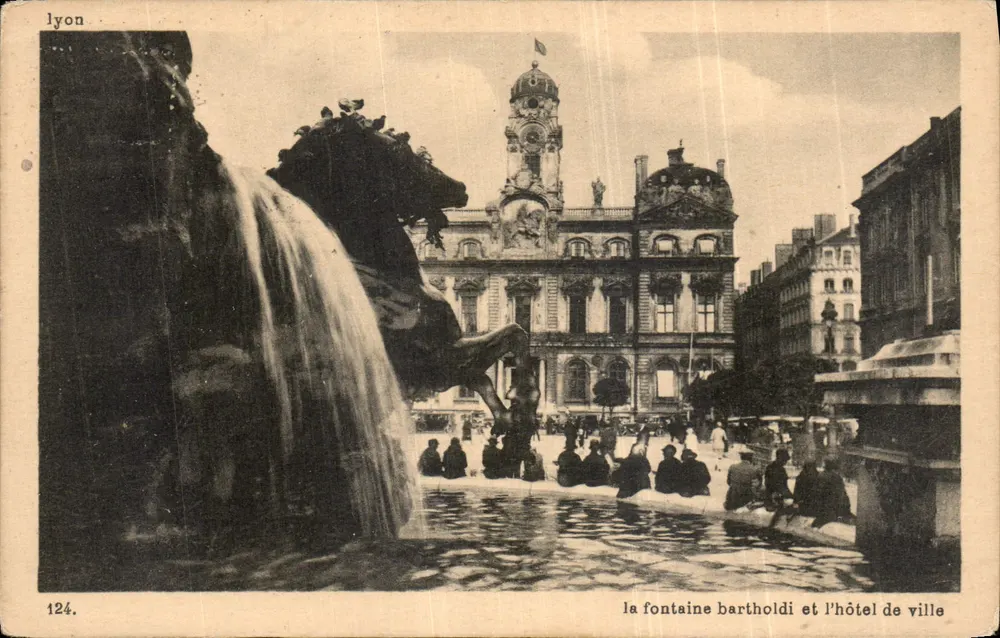 Lyon — die Bartholdi-Fontäne und das Rathaus — Éditions J. Cailard, n°124 - Vorderseite