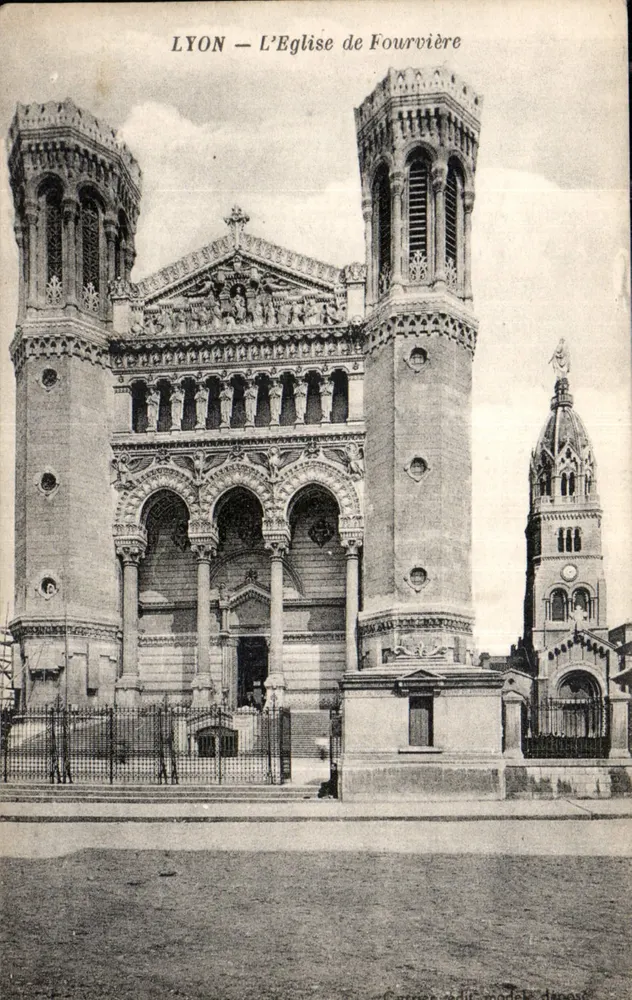 LYON — A Igreja de Fourvière — Carta postal - Frente