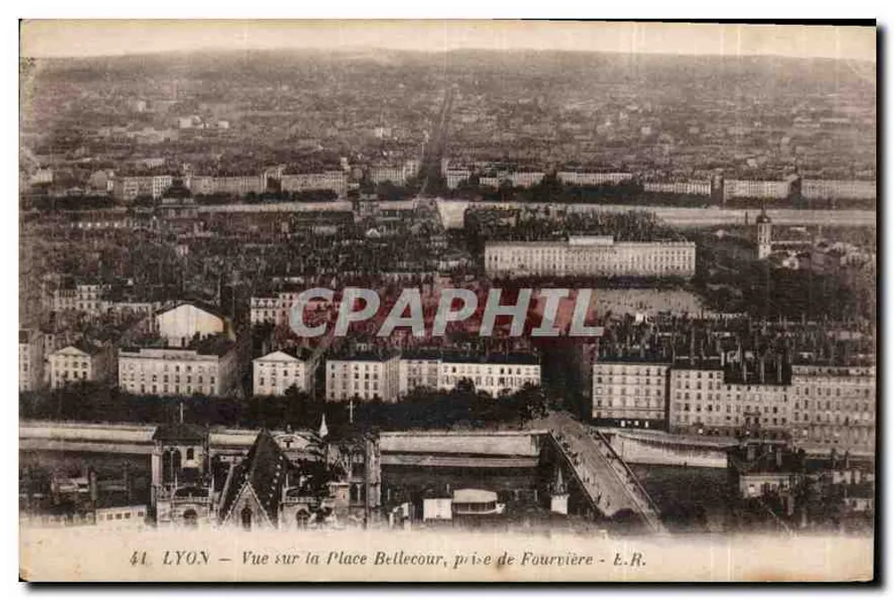 LYON — Vue sur la Place Bellecour, prise de Fourvière — E.R. - Recto
