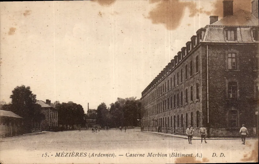 Mézières (Ardennes) — Kasernen Merbion (Gebäude A.) - Vorderseite